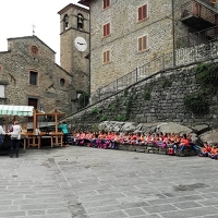 Raggiolo a misura di bambino: 300 studenti nel mondo della castagna