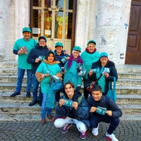 I volontari “Mondo Libero dalla Droga” ieri in una scuola di Ravenna
