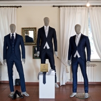 Lo stile sartoriale di Carosi Moda rappresenta l’eleganza maschile nell’evento Wonderful Wedding a Villa Dino.