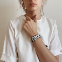 EllemenTi presenta il nuovo accessorio must have per l'estate 2020:  il bracciale personalizzabile  e ricamato a mano con le proprie iniziali