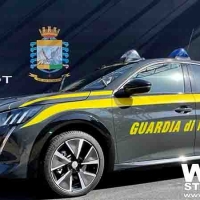 Guardia di Finanza presentata la Peugeot e-208 – l’auto l’elettrica del Leone