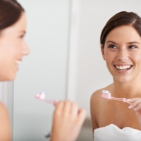 Salute dentale: 10 cattive abitudini che possono comprometterla