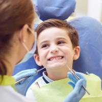 Dentini: dai falsi miti alla prima visita – video intervista all’Odontoiatra