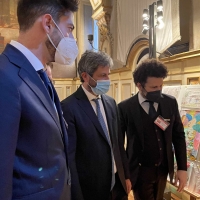 Federico Lazzerini a Montecitorio per presentare al Presidente Fico la mostra dei disegni per la pace