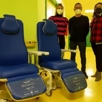 Due nuove poltrone donate al reparto di malattie infettive del San Donato