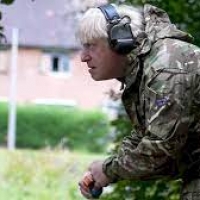Soldati ucraini addestrati direttamente nel Regno Unito, il premier Johnson va a trovarli