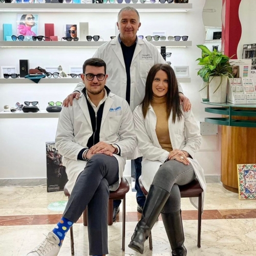 Papoff, una storia che dura da 112 anni. Gli ottici Giulio e Noemi: “Con il nostro brand ecosostenibile No.Gi Eyewear garantiamo rapporto qualità/prezzo”