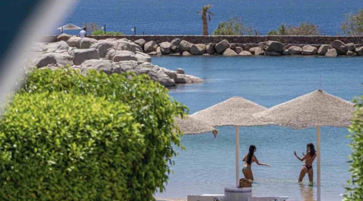 Domina Coral Bay - Sharm: feste di fine 2022 con l'arte di Carolina Pascari e i party di The Beach Luxury Club On The Snow