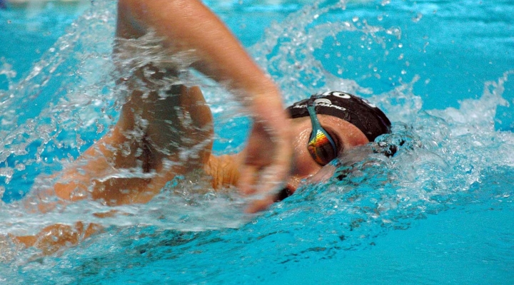 Un corso di nuoto gratuito nel Natale del Palazzetto del Nuoto