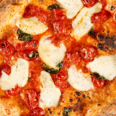 Pescara, arriva la catena di pizza e cucina napoletana “Johnny Take Uè”