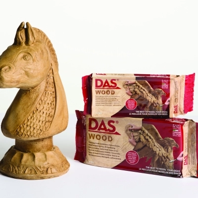 DAS celebra i suoi 60 anni e presenta DAS WOOD, l’innovativa pasta legno che rinnova il mito della pasta per modellare per eccellenza.