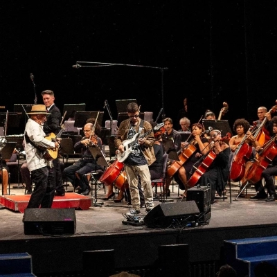 Davide Lo Surdo, l’eterno chitarrista suona con l’orchestra sinfonica di Cuba