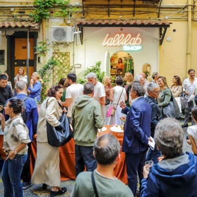 Brindisi e glamour all'evento Lallilab Shop a Napoli per celebrare il primo anniversario dello store
