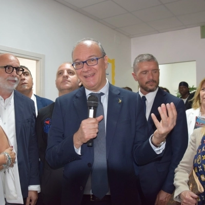 Il ministro dell'Istruzione e del Merito Giuseppe Valditara in visita alla sede di E.S.F.O. a Palermo. Futuro dei giovani in primo piano 
