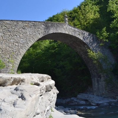 Il Ponte di Cadignano: Un Tesoro Nascosto dell'Appennino Reggiano