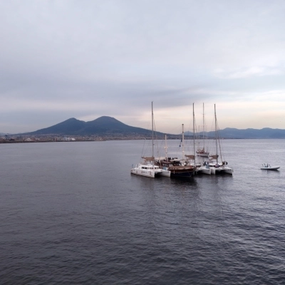 Un mare d'emozioni a bordo della Nemo Charter a Napoli