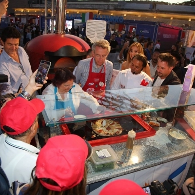 Il sindaco Gaetano Manfredi al Coca-Cola Pizza Village:   “È un evento importante, motore della nuova Napoli”