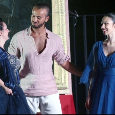 Al Festival di Spalato Kevin Arduini, unico italiano tra tanti coreografi e registi di spettacolo da tutto il mondo.  (In foto Arduini con il soprano Debora di Vetta e la danzatrice Valentina Aversa) 