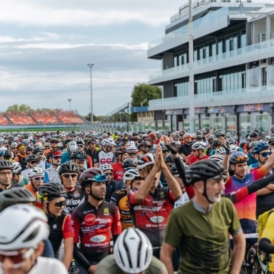 “LA GIALLA CYCLING” LA GRANDE SOCIAL RIDE DELL’ITALIAN BIKE FESTIVAL CHIUDE L’EDIZIONE 2024