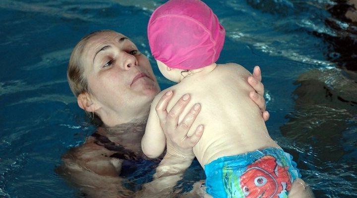 Quattro settimane di lezioni gratuite di nuoto baby