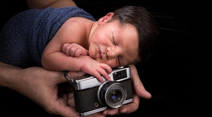Cosa Aspettarsi e Come Prepararsi a Una Sessione Fotografica Per Neonati