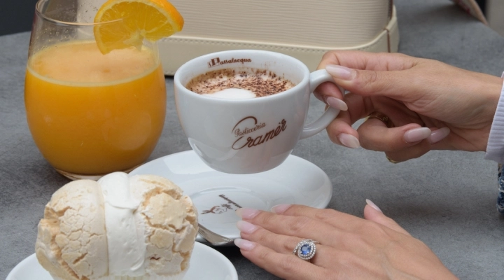 Pasticceria Dulcis incontra la tradizione della Torrefazione Passalacqua: dolci e meringhe da gustare con l'autentico caffè napoletano