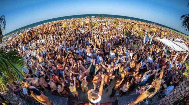 Papeete Beach Milano Marittima - Ferragosto '23 da ballare e vivere in spiaggia