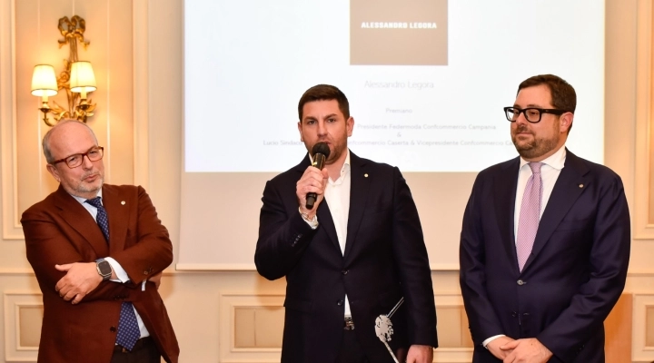 Alessandro Legora riceve il Premio Giovani Imprenditori Confcommercio Campania in qualità di esponente di una delle più importanti realtà imprenditoriali regionali