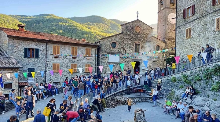 Una raccolta di fotografie per raccontare il borgo di Raggiolo