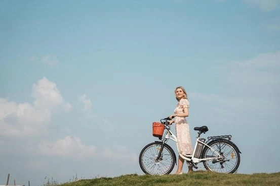 DYU lancia la bicicletta elettrica da città C6 da 26 pollici: Una scelta intelligente per i ciclisti urbani
