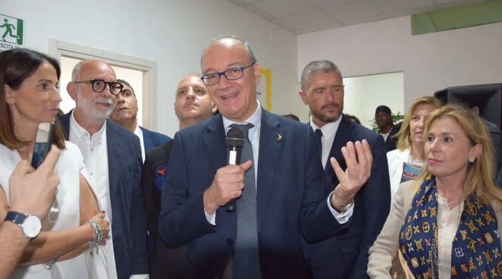 Il ministro dell'Istruzione e del Merito Giuseppe Valditara in visita alla sede di E.S.F.O. a Palermo. Futuro dei giovani in primo piano 