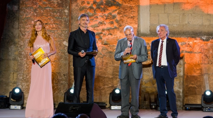 Beppe Convertini presenta il Premio Cimitile 2024 su Rai 2