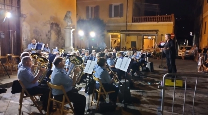 Vitaliano Gallo dirige Banda  P. Anfossi di Taggia a Molini di Triora