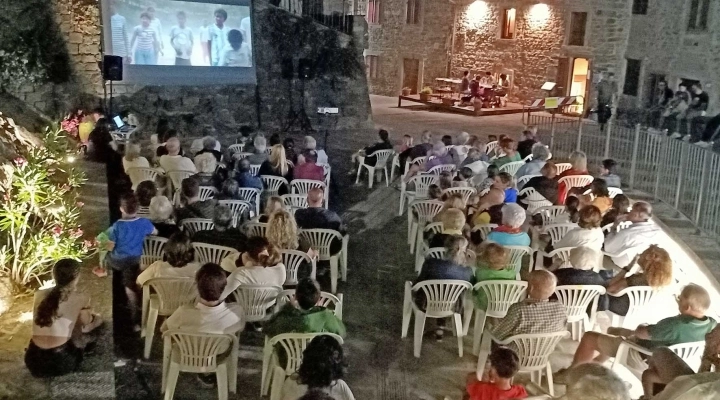 Tre serate di cinema sotto le stelle nel borgo di Raggiolo