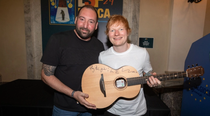 Damiano Cavadi e la chitarra di Ed Sheeran: lo strumento dell'artista inglese all'asta per beneficenza