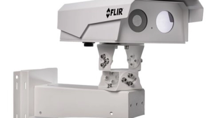 FLIR presenta la telecamera TrafiBot Dual AI per migliorare il flusso del traffico interurbano e la sicurezza stradale